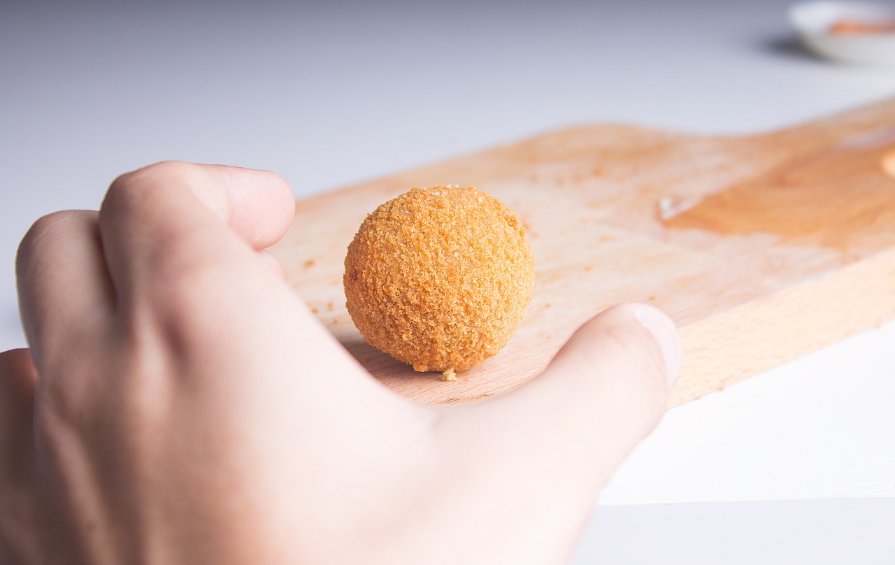 Croquetas dorate e croccanti, perfette per mantenere basso il livello di zucchero nel sangue.